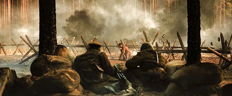 画像 映画『バック・トゥ・ザ・1941』時空を超えて戦場で対峙する! 第二次大戦― 史上最悪の独ソ地上戦にタイムスリップした二人は生き残れるのか!? 迫力のSF戦争アクション大作! シーン画像