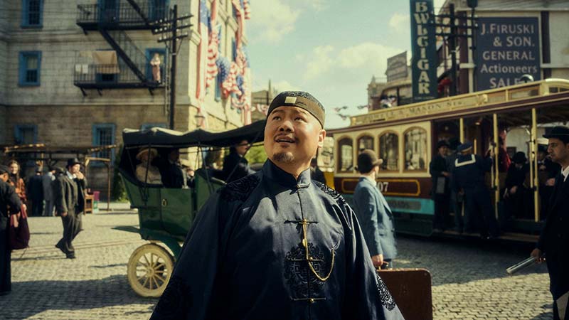 画像 映画『唐人街探偵1900』 ミステリーなのに捧腹絶倒!? 遂に日本上陸! 大ヒット『唐人街探偵』シリーズ・プリクエル〈前日譚〉 迷探偵2人組がサンフランシスコで起きた“切り裂きジャック”連続殺人事件の真相に迫る! シーン画像