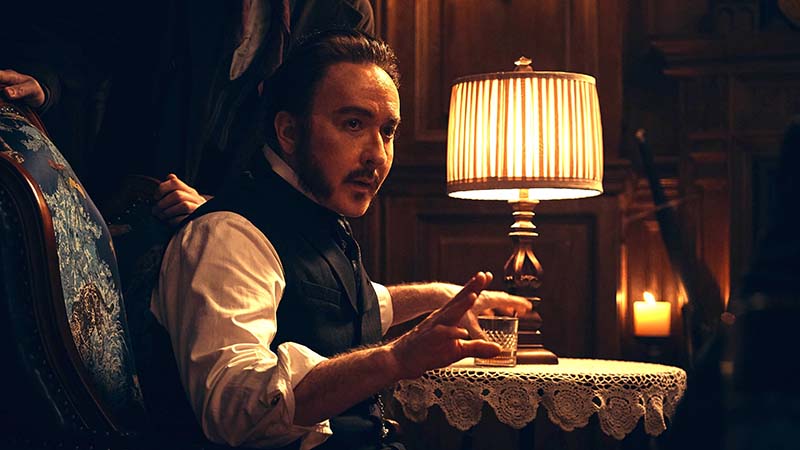 画像 映画『唐人街探偵1900』 ミステリーなのに捧腹絶倒!? 遂に日本上陸! 大ヒット『唐人街探偵』シリーズ・プリクエル〈前日譚〉 迷探偵2人組がサンフランシスコで起きた“切り裂きジャック”連続殺人事件の真相に迫る! シーン画像