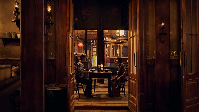 画像 映画『唐人街探偵1900』 ミステリーなのに捧腹絶倒!? 遂に日本上陸! 大ヒット『唐人街探偵』シリーズ・プリクエル〈前日譚〉 迷探偵2人組がサンフランシスコで起きた“切り裂きジャック”連続殺人事件の真相に迫る! シーン画像