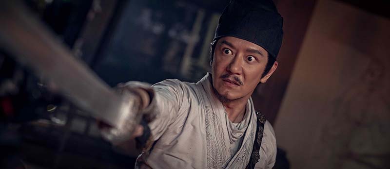 映画『王朝の陰謀　恐怖の人体実験と黒死病』 この剣が世界を救う！“中国版シャーロック・ホームズ"判事ディーの活躍を描く！！ 謎の疫病と、その裏に隠された恐るべき巨大な陰謀に挑むミステリーアクション！ シーン画像