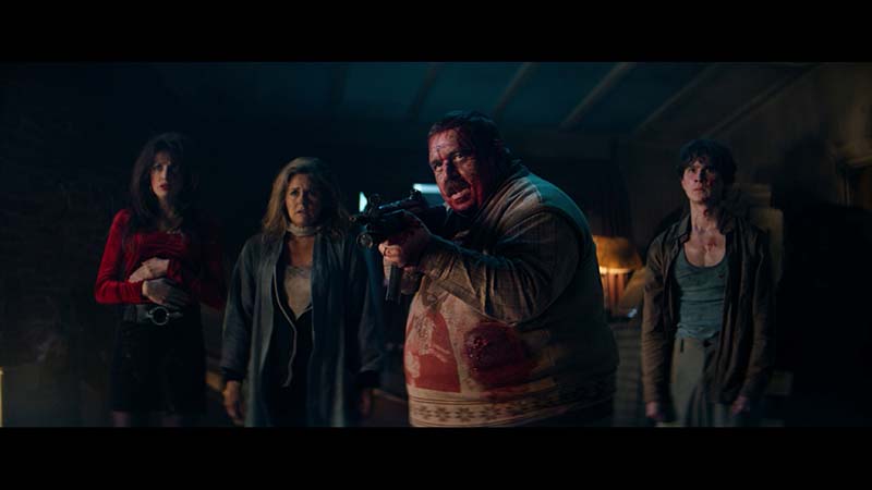 映画『クレイジーハウス 地獄の復活祭〈イースター〉』 この映画、マジでヤバい！凶悪犯から家族を守るブチギレ親父の"超絶ハイテンション・バイオレンス"！サンダンス騒然！あなたはこの悪夢に堪えられるか！？アメリカ・サンダンス映画祭で出品され騒然とさせたバイレンス！ シーン画像