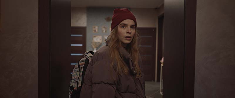 映画『侵略者 ブチャの悲劇』 そこで少女が見たものとはーー。 驚異のワンカット映像で体感する"侵略"とういう名の恐怖!目を背けてはならない戦争の残酷さがここに。 ロシアによるウクライナ侵攻の闇を暴く衝撃の戦争スリラー! シーン画像