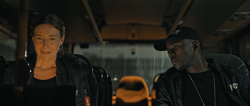 映画『ワールド・タスクフォース 消失領域』 世界は、静かに終わり始めている。 最強女性エージェントが追う、世界規模で拡大する児童誘拐事件――。 消えた“44人”の背後に広がる恐るべき真相とは!? 特殊精鋭部隊が未曾有の危機に挑む本格ミリタリーアクション! シーン画像
