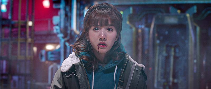 映画『バトル・エイト BATTLE 8』 ヒト型ロボットに地球外生命体を移植?!極秘研究を狙って世界中の諜報機関、ロボット、特殊部隊が激突するバトル・アクション!! シーン画像