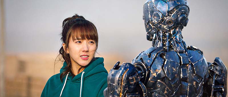 映画『バトル・エイト BATTLE 8』 ヒト型ロボットに地球外生命体を移植?!極秘研究を狙って世界中の諜報機関、ロボット、特殊部隊が激突するバトル・アクション!! シーン画像