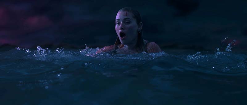 映画『キラー・ホエール　Killer Whale』 楽園の海が、逃げ場なき檻になる。 サメ映画の恐怖を超える、知性ある海の殺意。 海の頂点捕食者が牙をむく、戦慄のサバイバルパニック・スリラー！ シーン画像