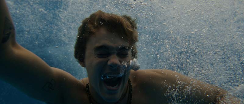 映画『キラー・ホエール　Killer Whale』 楽園の海が、逃げ場なき檻になる。 サメ映画の恐怖を超える、知性ある海の殺意。 海の頂点捕食者が牙をむく、戦慄のサバイバルパニック・スリラー！ シーン画像